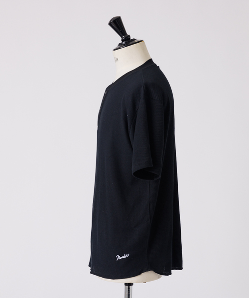 NUMBER (N)INE(ナンバーナイン)の「【FRUIT OF THE LOOMxNUMBER(N)INE 】ヘンリーネックTシャツ(Tシャツ/カットソー・メンズ・ホワイト/ブラック/グレー・M/L/XL)」の5枚目の写真