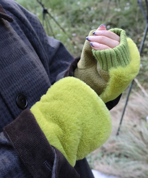 niko and...(ニコアンド)の「オリジナルアソートフェイクファーハンドウォーマー(手袋・レディース・オフホワイト/モカ/ピンク/クリアグリーン/その他1・FREE)」の1枚目の写真
