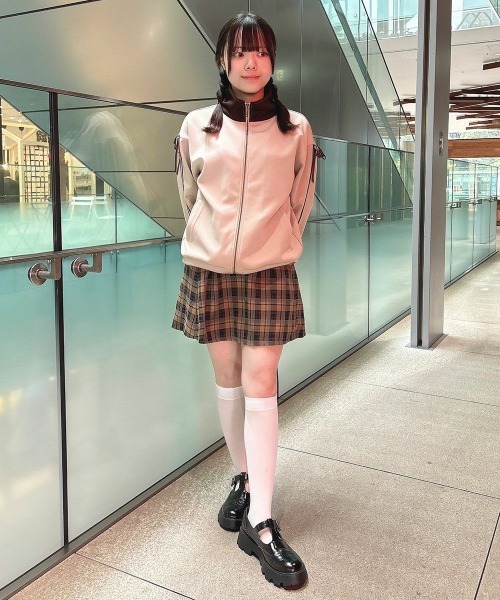 F i.n.t（フィント）の「【セットアップ対応】エンブレム釦ラップ風チェックミニスカート/fint（スカート・レディース・ネイビー×ホワイト/ベージュ×ブラック・FREE）」の6枚目の写真