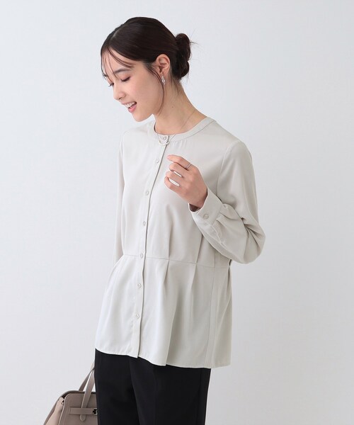SHOO・LA・RUE（シューラルー）の「【S-3L】さらり軽やか インせず決まる ペプラムブラウス（シャツ/ブラウス・レディース・オフホワイト/ライトグレー・01/02/04/03/05）」の11枚目の写真