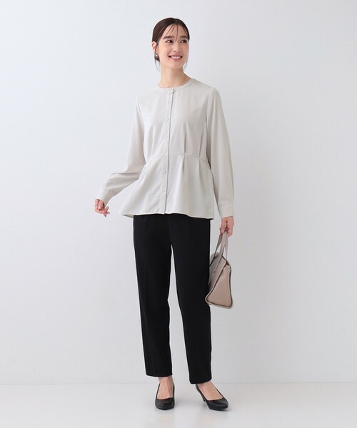 SHOO・LA・RUE（シューラルー）の「【S-3L】さらり軽やか インせず決まる ペプラムブラウス（シャツ/ブラウス・レディース・オフホワイト/ライトグレー・01/02/04/03/05）」の10枚目の写真