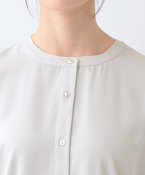 SHOO・LA・RUE（シューラルー）の「【S-3L】さらり軽やか インせず決まる ペプラムブラウス（シャツ/ブラウス・レディース・オフホワイト/ライトグレー・01/02/04/03/05）」の5枚目の写真