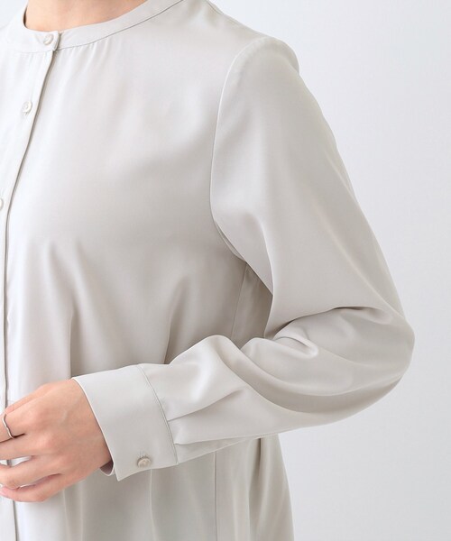 SHOO・LA・RUE（シューラルー）の「【S-3L】さらり軽やか インせず決まる ペプラムブラウス（シャツ/ブラウス・レディース・オフホワイト/ライトグレー・01/02/04/03/05）」の4枚目の写真