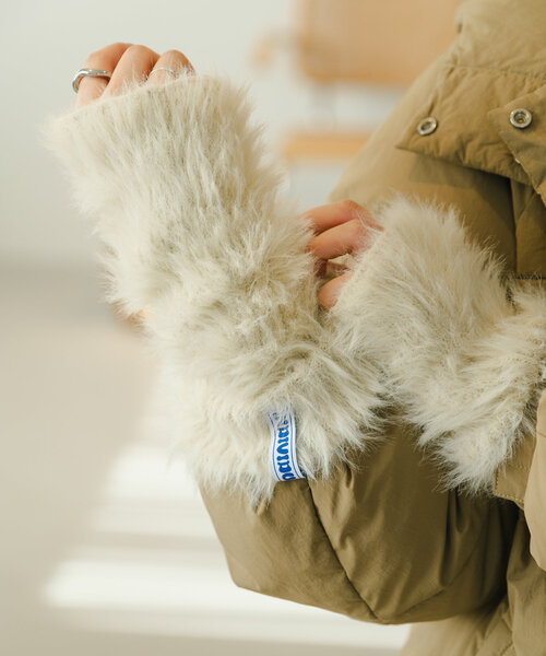 d.i.a ファー付きアームカバー 白と茶色 d.i.a ファー付きアームカバー 白と茶色 夢展望 [公式] かわいい