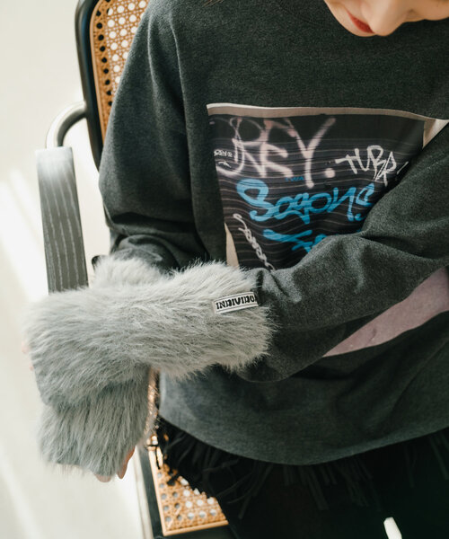 Kastane（カスタネ）の「*【4色展開】ファーアームウォーマー（アームカバー・レディース・ライトグレー/ベージュ/オレンジ/アイボリー・FREE）」の11枚目の写真