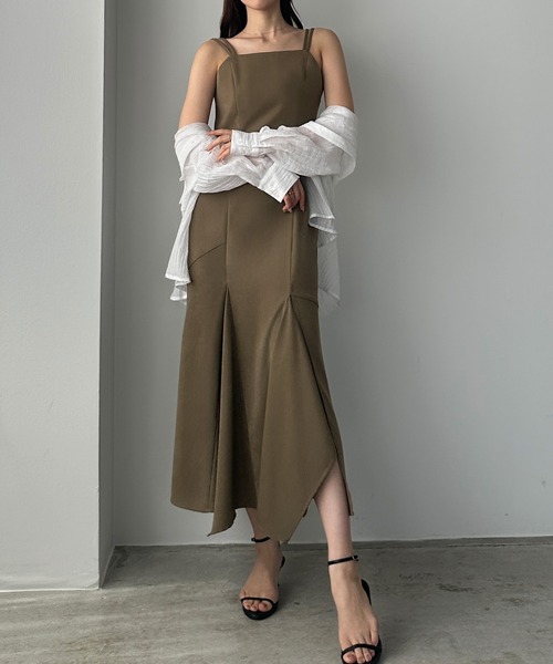 Louere（ルエレ）の「イレヘム深スリットマーメイドキャミワンピース[高身長サイズMT/低身長サイズS有り]（ワンピース・レディース・チャコール/ブラウン/ブラック/アイボリー/グレイッシュベージュ・MT/SMALL/MEDIUM/LARGE/X-LARGE）」の19枚目の写真