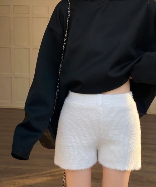 LADY LIKE(レディライク)の「ふんわりシャギーニットショートパンツ(その他パンツ・レディース・ブラック/ライトベージュ/ホワイト・M)」の1枚目の写真