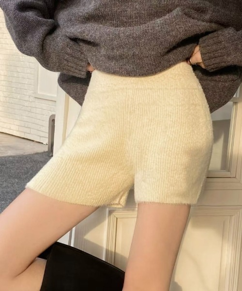 LADY LIKE(レディライク)の「ふんわりシャギーニットショートパンツ(その他パンツ・レディース・ブラック/ライトベージュ/ホワイト・M)」の3枚目の写真