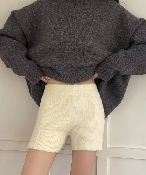 LADY LIKE(レディライク)の「ふんわりシャギーニットショートパンツ(その他パンツ・レディース・ブラック/ライトベージュ/ホワイト・M)」の4枚目の写真
