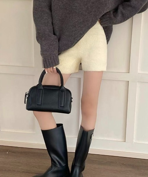 LADY LIKE(レディライク)の「ふんわりシャギーニットショートパンツ(その他パンツ・レディース・ブラック/ライトベージュ/ホワイト・M)」の5枚目の写真