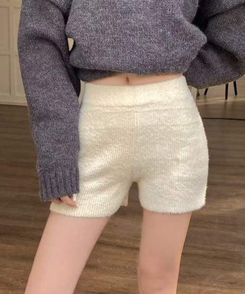 LADY LIKE(レディライク)の「ふんわりシャギーニットショートパンツ(その他パンツ・レディース・ブラック/ライトベージュ/ホワイト・M)」の6枚目の写真