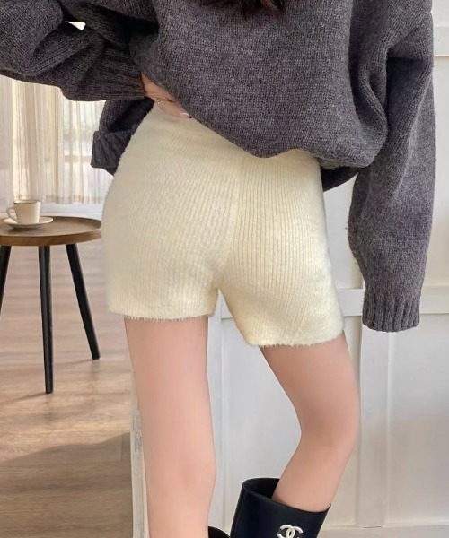 LADY LIKE(レディライク)の「ふんわりシャギーニットショートパンツ(その他パンツ・レディース・ブラック/ライトベージュ/ホワイト・M)」の9枚目の写真