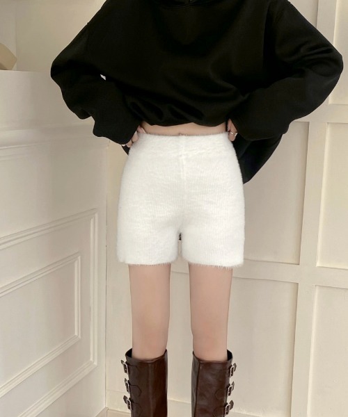 LADY LIKE(レディライク)の「ふんわりシャギーニットショートパンツ(その他パンツ・レディース・ブラック/ライトベージュ/ホワイト・M)」の21枚目の写真