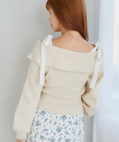 MAJESTIC LEGON（マジェスティックレゴン）の「ビジューオフショルニット（ニット/セーター・レディース・グレー/チャコールグレー/アイボリー/ピンク・MEDIUM）」の6枚目の写真