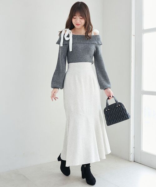 MAJESTIC LEGON（マジェスティックレゴン）の「ビジューオフショルニット（ニット/セーター・レディース・グレー/チャコールグレー/アイボリー/ピンク・MEDIUM）」の9枚目の写真