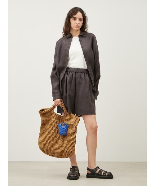 Mila Owen（ミラオーウェン）の「フレンチリネンオーバーサイズシャツ【手洗い可能】（シャツ/ブラウス・レディース・ブルー/ピンク/イエロー/ホワイト/ネイビー/チャコールグレー/ミント/クリーム・FREE）」の19枚目の写真