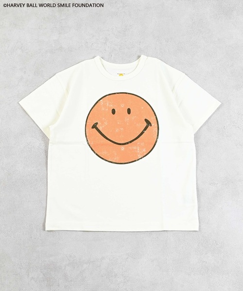 SMILEY FACE（スマイリーフェイス）の「【HARVEY BALL】別注 SMILEY FACE Tee（Tシャツ/カットソー・キッズ・レッド/チャコール/ブラック/オフホワイト・80/90/95/100/110/120/130/140/150）」の2枚目の写真
