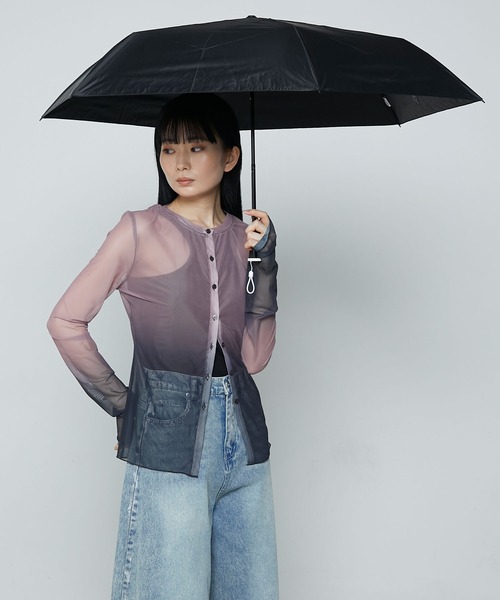nifty colors(ニフティーカラーズ)の「【nifty colors】Shading folding umbrella 55cm with carabiner / ニフティカラーズ 遮光 カラビナ付 折り畳み傘55cm / 晴雨兼用(折りたたみ傘・レディース・サックスブルー/ブラック/ネイビー・FREE)」の6枚目の写真