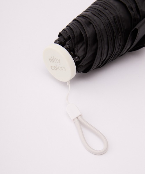 nifty colors(ニフティーカラーズ)の「【nifty colors】Shading folding umbrella 55cm with carabiner / ニフティカラーズ 遮光 カラビナ付 折り畳み傘55cm / 晴雨兼用(折りたたみ傘・レディース・サックスブルー/ブラック/ネイビー・FREE)」の19枚目の写真