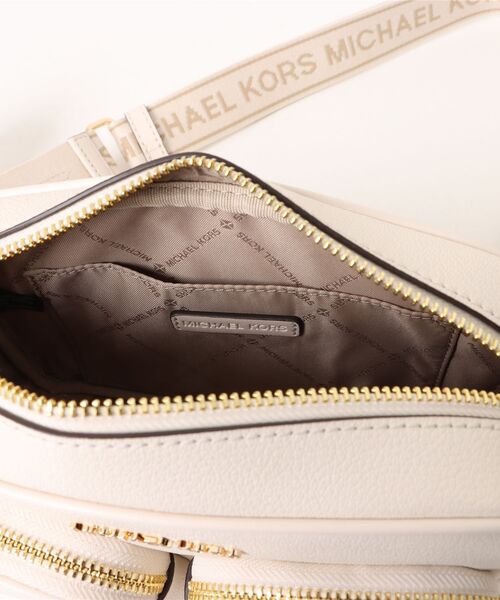 MICHAEL KORS（マイケルコース）の「JET SET TRAVEL レザー クロスボディ ミディアム（ショルダーバッグ・レディース・ベージュ系・FREE）」の4枚目の写真