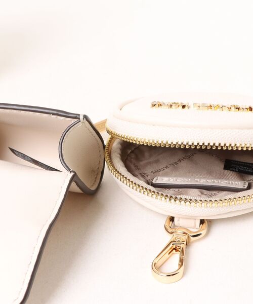 MICHAEL KORS（マイケルコース）の「JET SET TRAVEL レザー クロスボディ ミディアム（ショルダーバッグ・レディース・ベージュ系・FREE）」の5枚目の写真