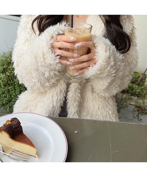 Ogue.（オグ）の「[ Ogue. ] fluffy fur like coat （フラッフィーファーライクコート）（その他アウター・レディース・アイボリー/ブラック・FREE）」の10枚目の写真