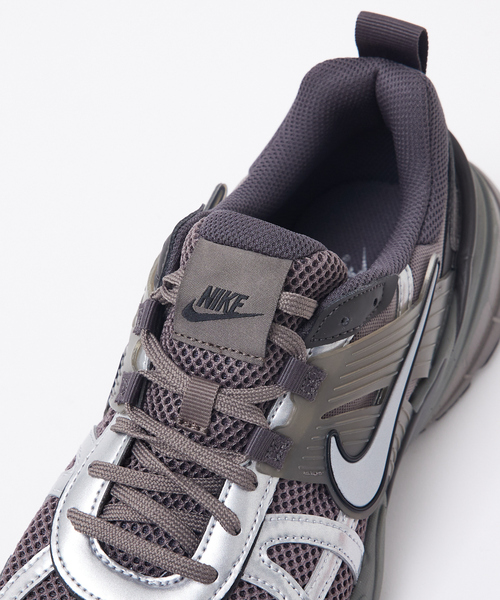 NIKE(ナイキ)の「【NIKE / ナイキ】V2K RUN / スニーカー(スニーカー・メンズ・ブラック・28/27/26)」の5枚目の写真