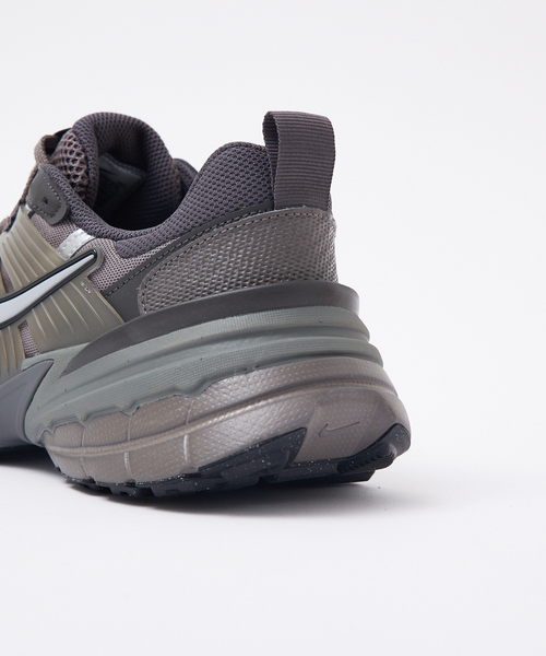 NIKE(ナイキ)の「【NIKE / ナイキ】V2K RUN / スニーカー(スニーカー・メンズ・ブラック・28/27/26)」の3枚目の写真