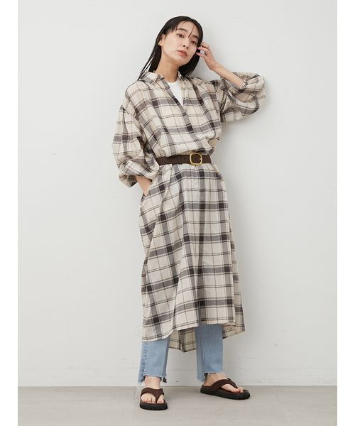 Mila Owen（ミラオーウェン）の「チェック柄袖ボリュームロングシャツ