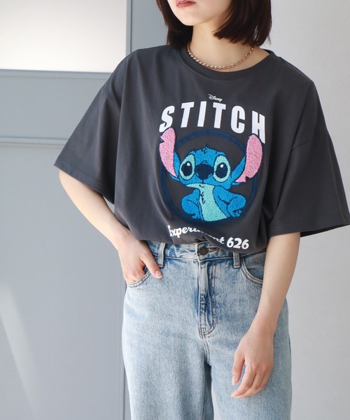 Disney(ディズニー)の「【Disney/ディズニー】スティッチ アートワークデザイン サガラ刺繍 半袖Tシャツ(Tシャツ/カットソー・レディース・ベージュ/パープル/スミクロ/サックスブルー・M/L)」の5枚目の写真