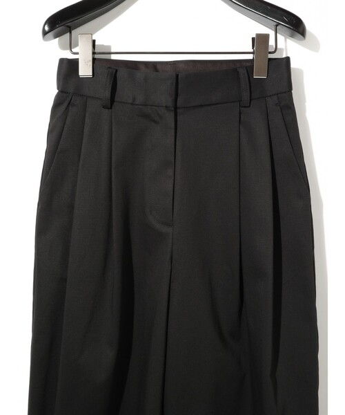 MIDIUMISOLID(ミディウミソリッド)の「MIDIUMISOLID for Ladies クロップドワイドパンツ(その他パンツ・レディース・ブラック/オフホワイト・36/38)」の17枚目の写真