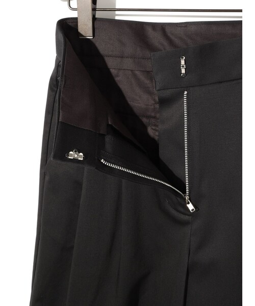 MIDIUMISOLID(ミディウミソリッド)の「MIDIUMISOLID for Ladies クロップドワイドパンツ(その他パンツ・レディース・ブラック/オフホワイト・36/38)」の19枚目の写真