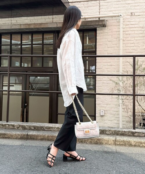 fredy emue（フレディエミュ）の「LINEN100バンドカラーシャツ（シャツ/ブラウス・レディース・ネイビー/イエロー系その他/ベビーピンク/ブルー系その他/オフホワイト・38）」の18枚目の写真