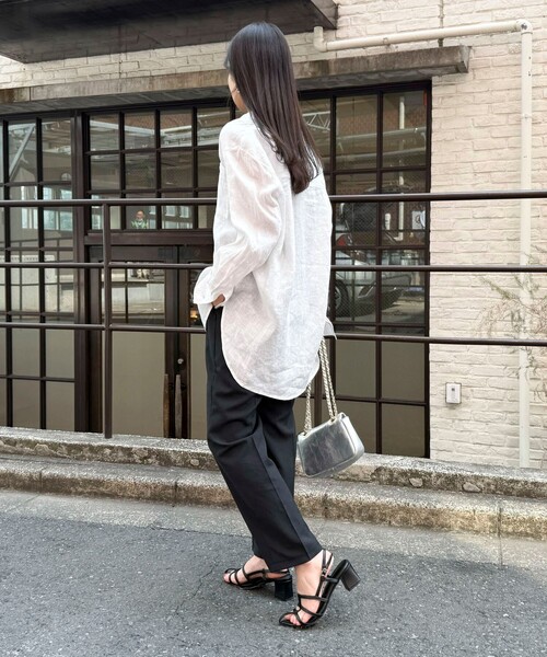 fredy emue（フレディエミュ）の「LINEN100バンドカラーシャツ（シャツ/ブラウス・レディース・ネイビー/イエロー系その他/ベビーピンク/ブルー系その他/オフホワイト・38）」の20枚目の写真