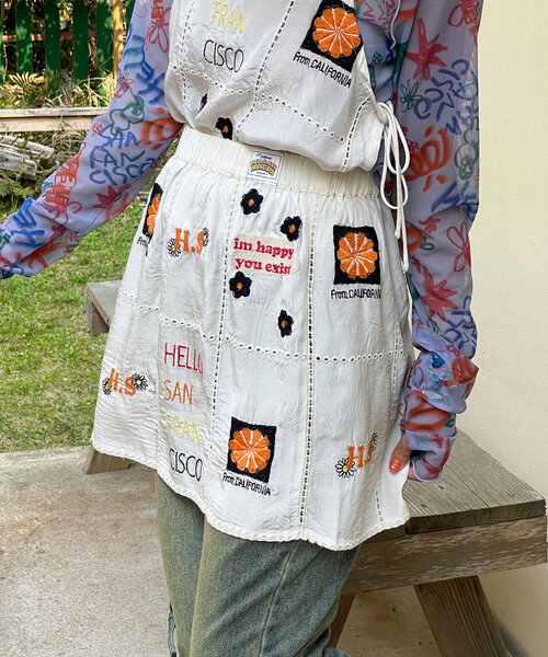 HELLO.SANFRANCISCO(ハローサンフランシスコ)の「【HELLO.SANFRANCISCO/ハローサンフランシスコ】indiaオリジナル刺繡巻きスカート(スカート・レディース・サックスブルー/ホワイト・ONE SIZE)」の2枚目の写真