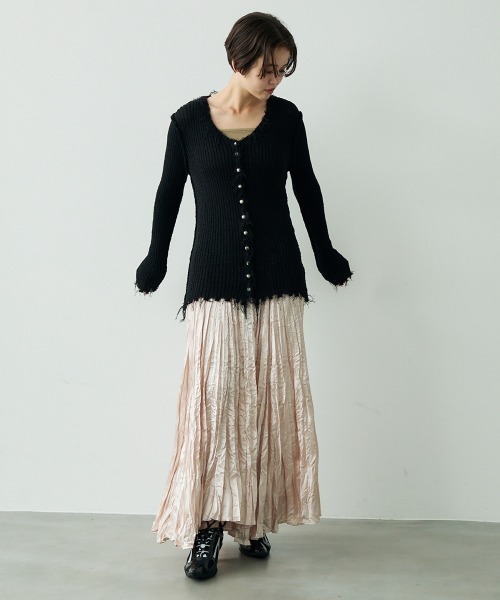 Clum(クルム)の「Fringe design pearl button knit cardigan / フリンジ変形デザインパールボタンニットカーデ(カーディガン/ボレロ・レディース・ホワイト/ブラック・FREE)」の6枚目の写真
