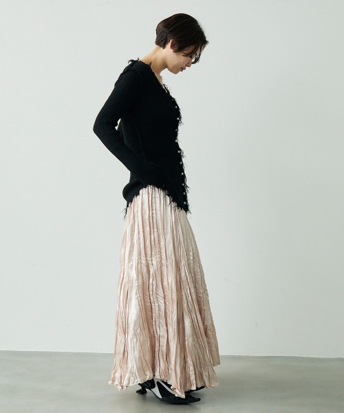 Clum(クルム)の「Fringe design pearl button knit cardigan / フリンジ変形デザインパールボタンニットカーデ(カーディガン/ボレロ・レディース・ホワイト/ブラック・FREE)」の4枚目の写真