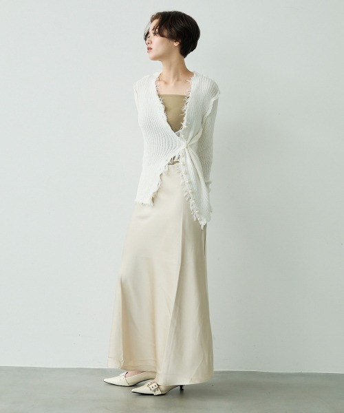 Clum(クルム)の「Fringe design pearl button knit cardigan / フリンジ変形デザインパールボタンニットカーデ(カーディガン/ボレロ・レディース・ホワイト/ブラック・FREE)」の21枚目の写真