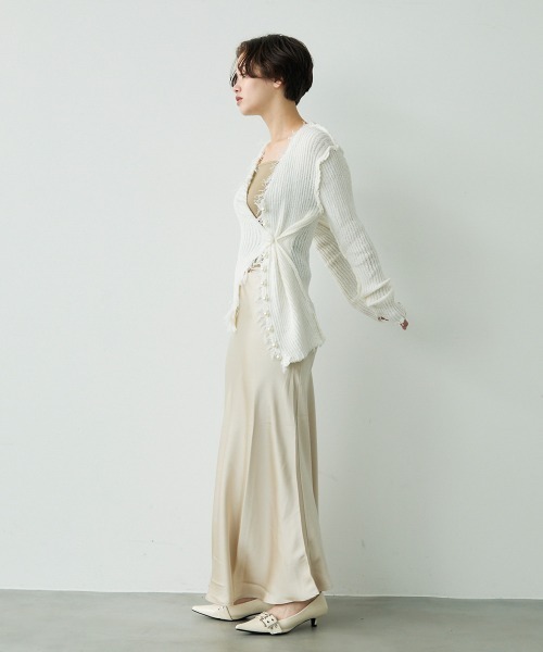 Clum(クルム)の「Fringe design pearl button knit cardigan / フリンジ変形デザインパールボタンニットカーデ(カーディガン/ボレロ・レディース・ホワイト/ブラック・FREE)」の20枚目の写真