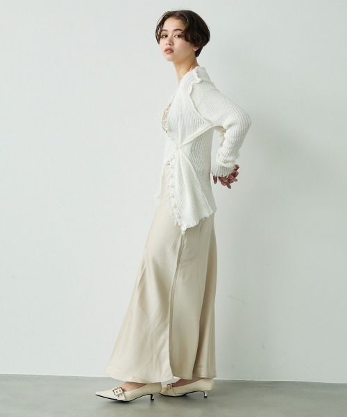 Clum(クルム)の「Fringe design pearl button knit cardigan / フリンジ変形デザインパールボタンニットカーデ(カーディガン/ボレロ・レディース・ホワイト/ブラック・FREE)」の19枚目の写真