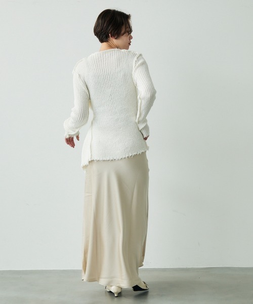Clum(クルム)の「Fringe design pearl button knit cardigan / フリンジ変形デザインパールボタンニットカーデ(カーディガン/ボレロ・レディース・ホワイト/ブラック・FREE)」の18枚目の写真