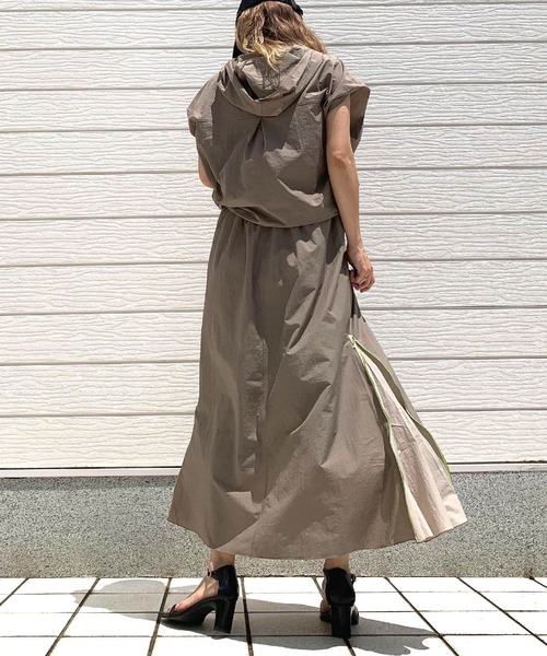 Q（キュー）の「アノラックフーディードロストプルオーバー（パーカー・レディース・ブラック/オリーブ・MEDIUM）」の15枚目の写真