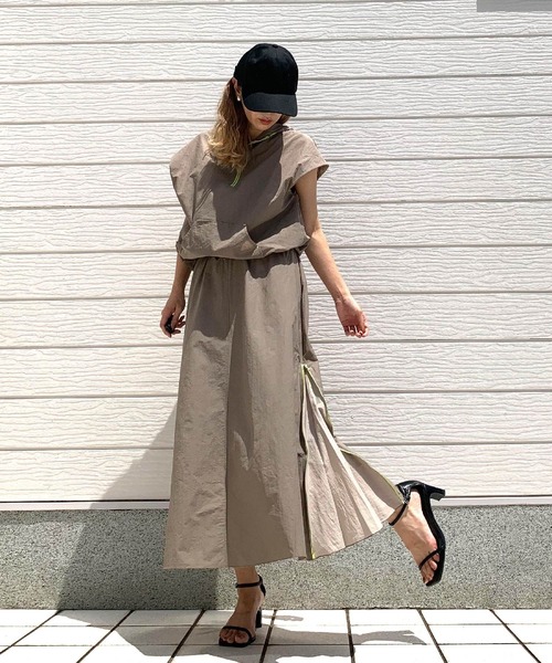 Q（キュー）の「アノラックフーディードロストプルオーバー（パーカー・レディース・ブラック/オリーブ・MEDIUM）」の13枚目の写真