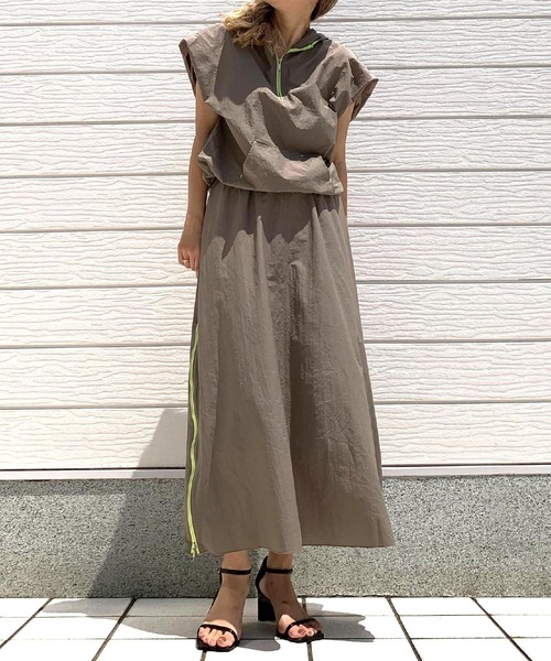 Q（キュー）の「アノラックフーディードロストプルオーバー（パーカー・レディース・ブラック/オリーブ・MEDIUM）」の16枚目の写真