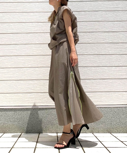 Q（キュー）の「アノラックフーディードロストプルオーバー（パーカー・レディース・ブラック/オリーブ・MEDIUM）」の14枚目の写真