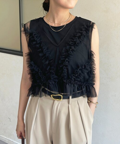 Thevon（ゼボン）の「チュールフリルベスト×ノースリセットプルオーバー（Tシャツ/カットソー・レディース・グレイッシュベージュ/ブラック/オフホワイト・FREE）」の2枚目の写真