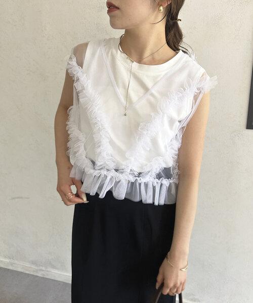 Thevon（ゼボン）の「チュールフリルベスト×ノースリセットプルオーバー（Tシャツ/カットソー・レディース・グレイッシュベージュ/ブラック/オフホワイト・FREE）」の5枚目の写真