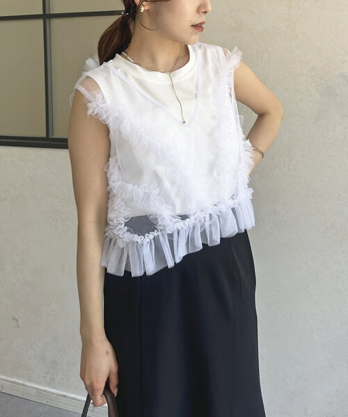 Thevon（ゼボン）の「チュールフリルベスト×ノースリセットプルオーバー（Tシャツ/カットソー・レディース・グレイッシュベージュ/ブラック/オフホワイト・FREE）」の7枚目の写真