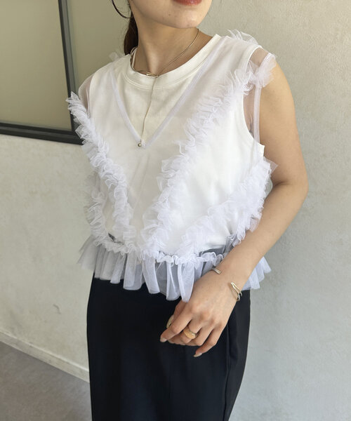 Thevon（ゼボン）の「チュールフリルベスト×ノースリセットプルオーバー（Tシャツ/カットソー・レディース・グレイッシュベージュ/ブラック/オフホワイト・FREE）」の8枚目の写真