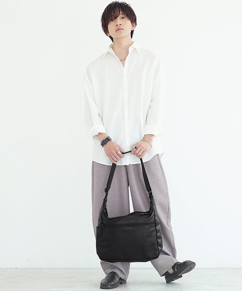 MinoriTY（マイノリティ）の「【MinoriTY select】PUレザースクエアショルダーバッグ メンズ ウィメンズ ユニセックス（ショルダーバッグ・メンズ・ブラック・FREE）」の3枚目の写真